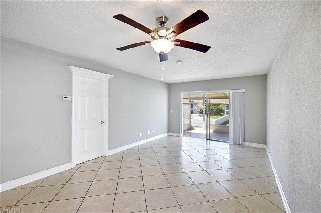 321 Dania ST, LEHIGH ACRES FL 33936-10