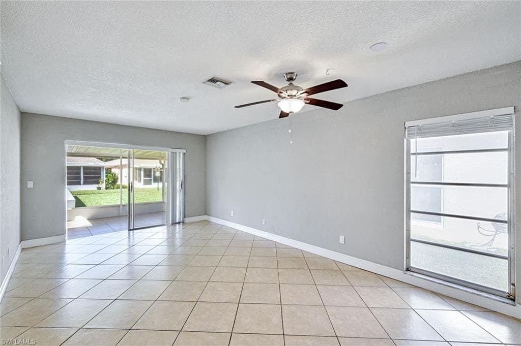 321 Dania ST, LEHIGH ACRES FL 33936-3