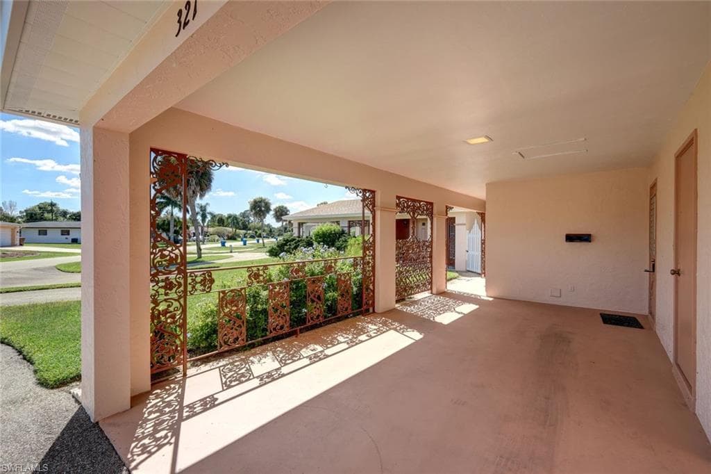 321 Dania ST, LEHIGH ACRES FL 33936-7
