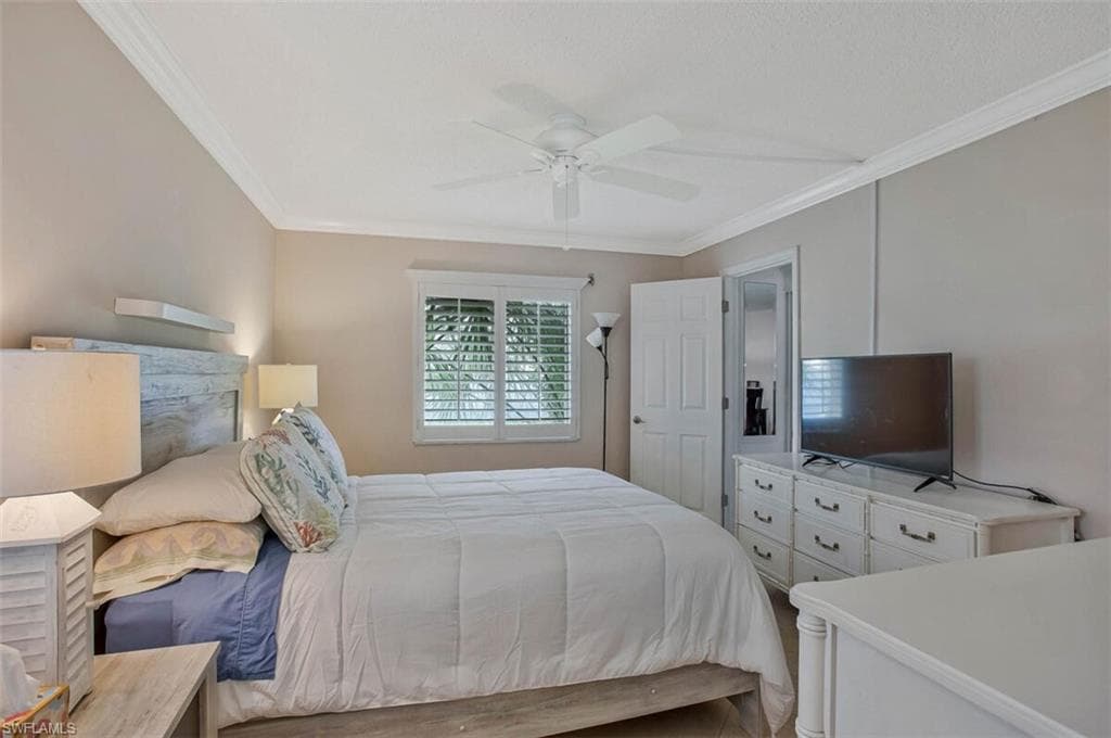 4318 27th CT SW # 101, NAPLES FL 34116-17