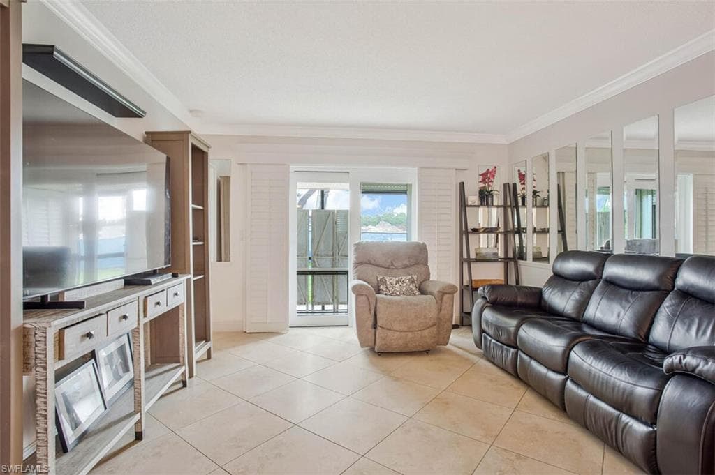 4318 27th CT SW # 101, NAPLES FL 34116-24