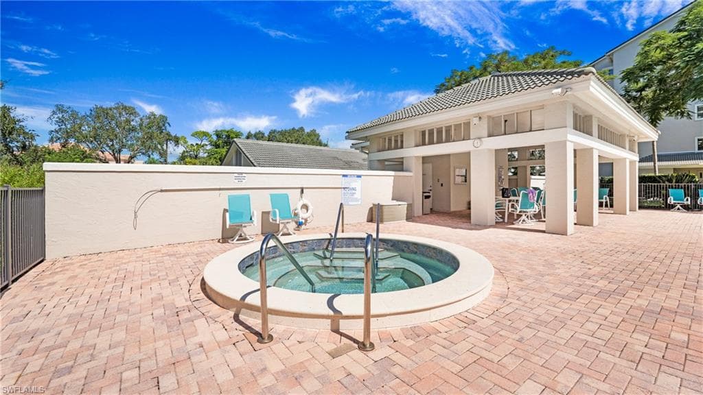 606 Arbor Lake DR # 104, NAPLES FL 34110-25