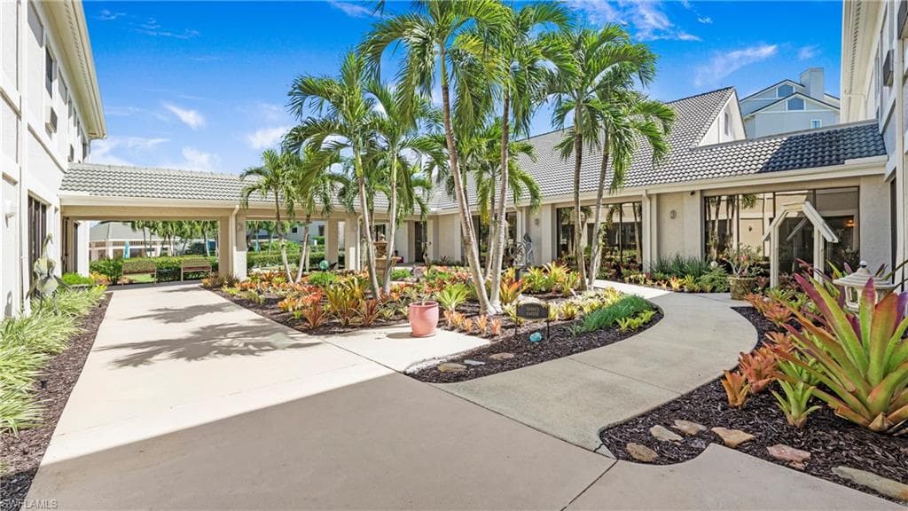 606 Arbor Lake DR # 104, NAPLES FL 34110-32