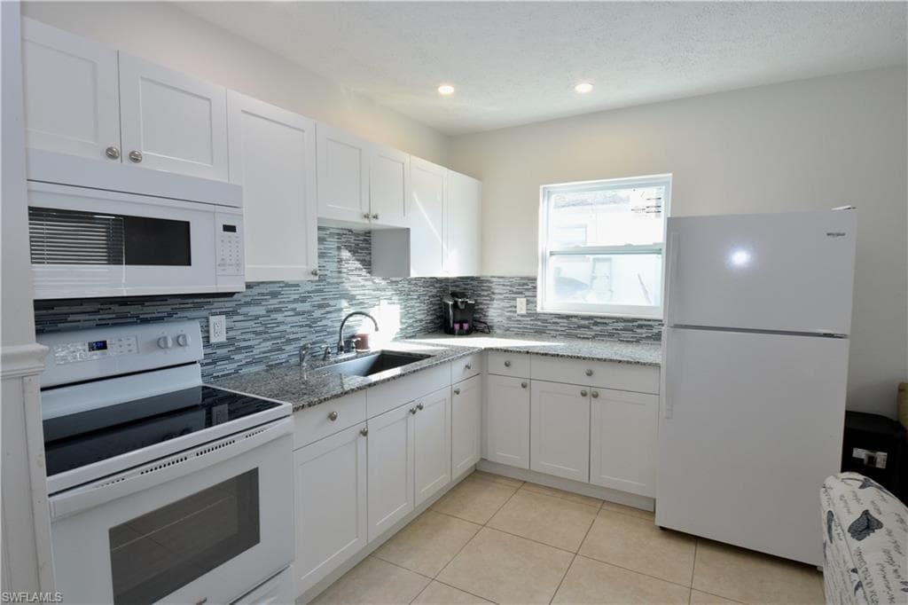 3125 Barrett AVE, NAPLES FL 34112-3