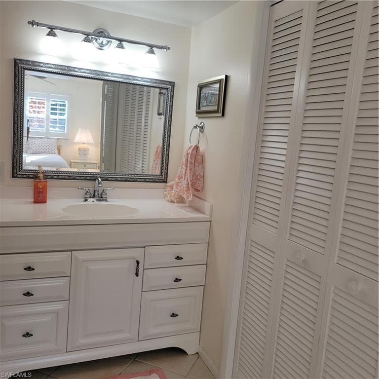 200 Valley Stream DR # 4C, NAPLES FL 34113-19