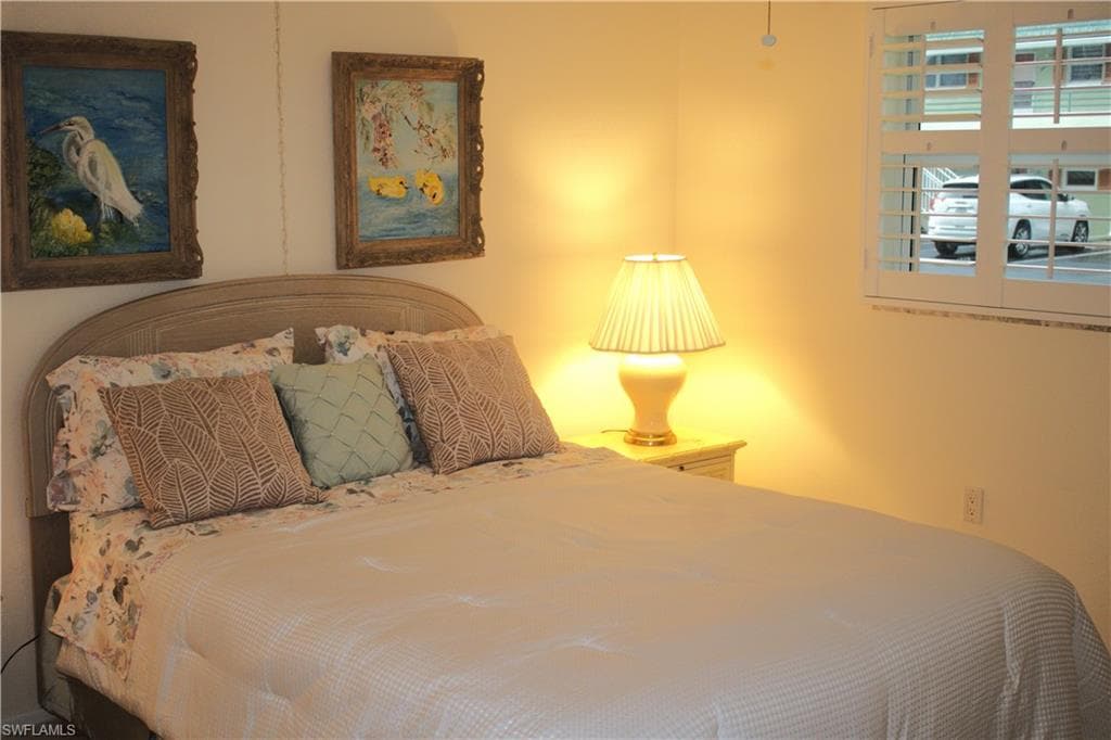 200 Valley Stream DR # 4C, NAPLES FL 34113-10