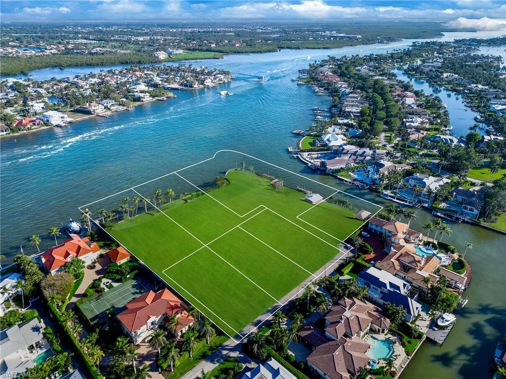 820 Jamaica LN, NAPLES FL 34102-1