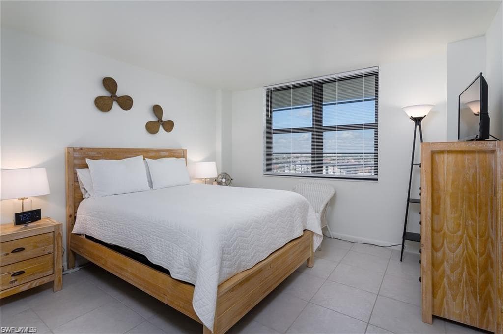 440 Seaview CT # 805, MARCO ISLAND FL 34145-17