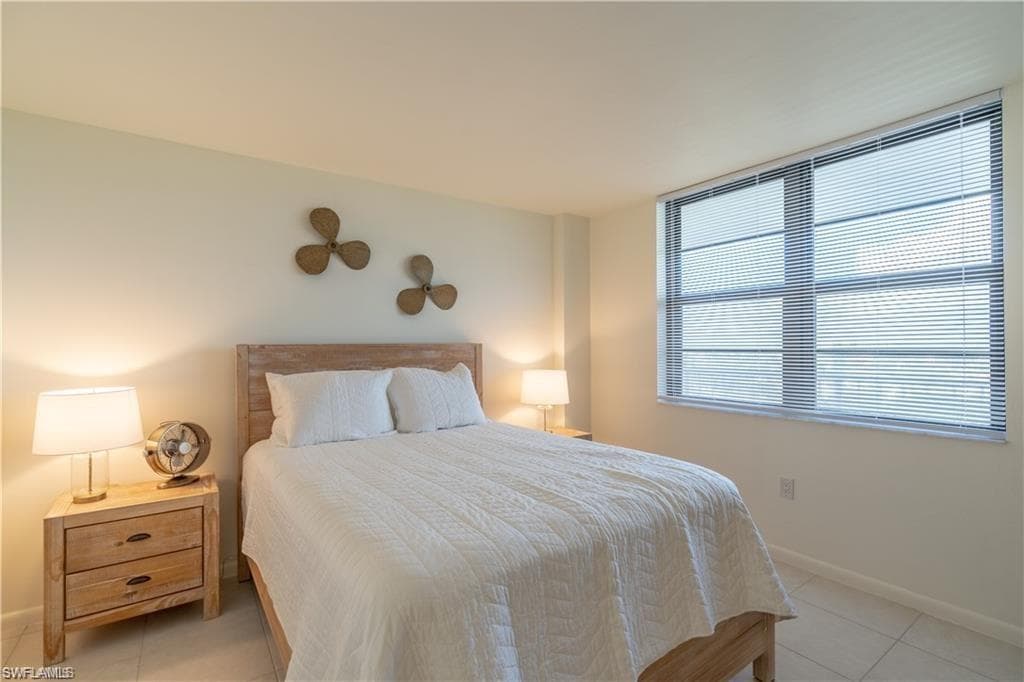 440 Seaview CT # 805, MARCO ISLAND FL 34145-18