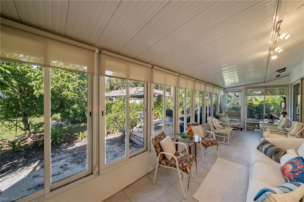 50 Glades BLVD # 1, NAPLES FL 34112-29