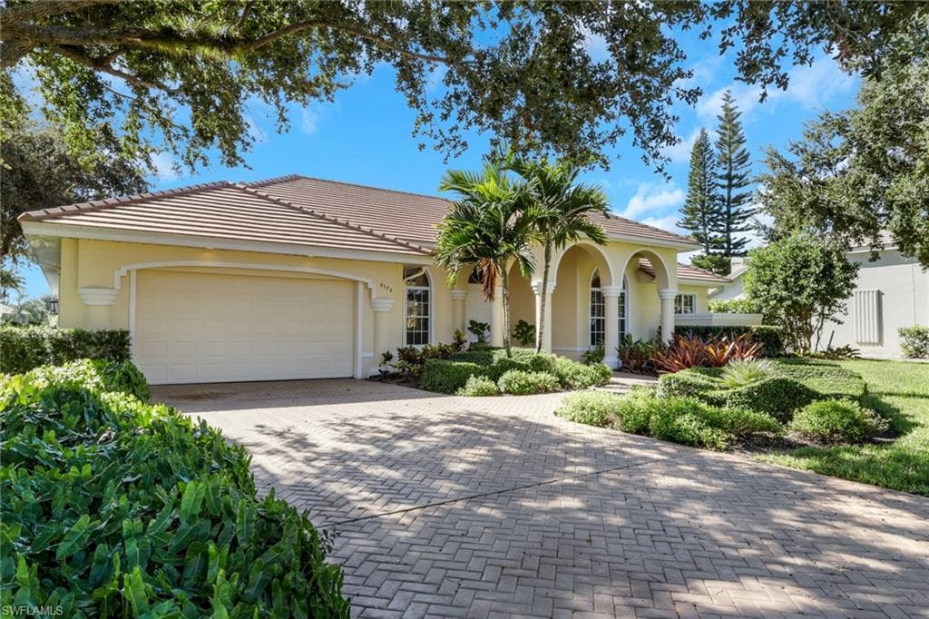 4594 Snowy Egret DR, NAPLES FL 34119-1