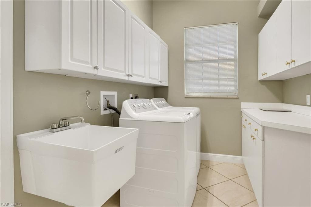 4594 Snowy Egret DR, NAPLES FL 34119-20