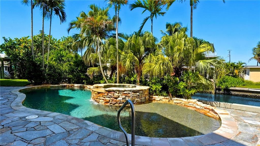 290 Dundee RD, FORT MYERS BEACH FL 33931-39