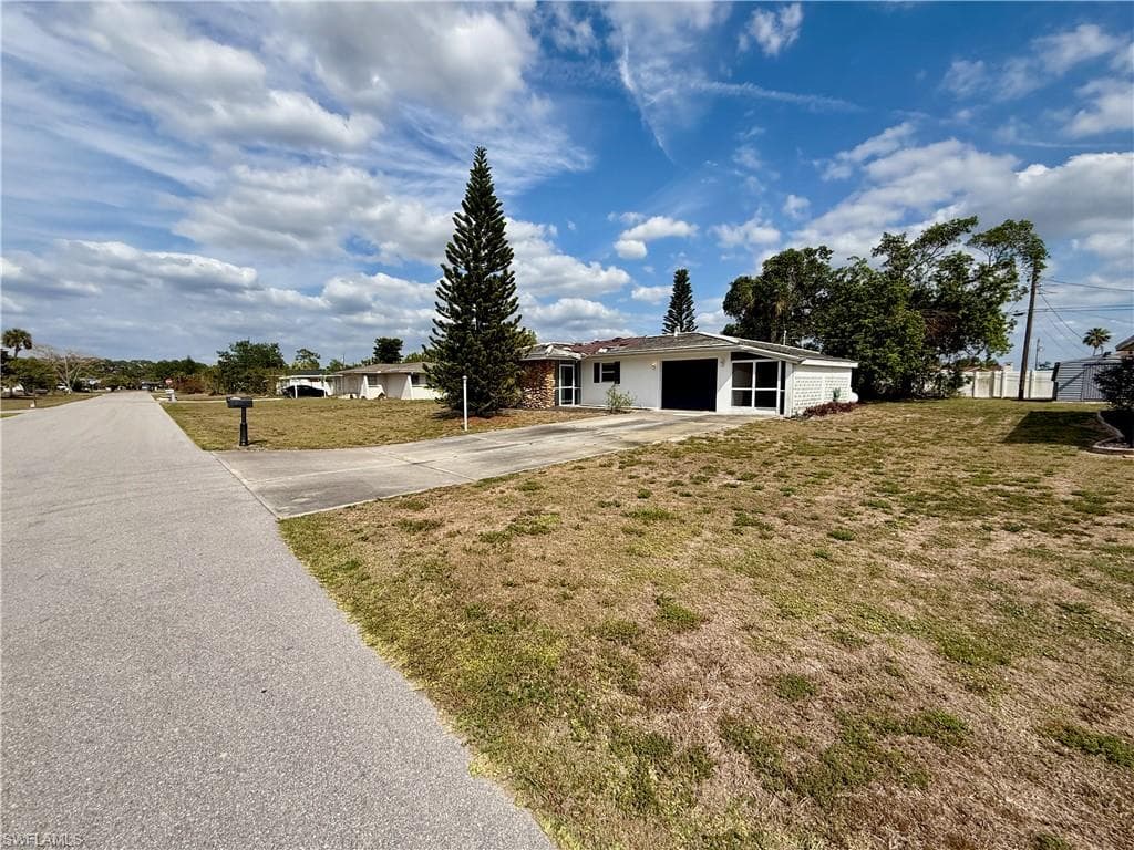 320 Hollywood ST, LEHIGH ACRES FL 33936-2