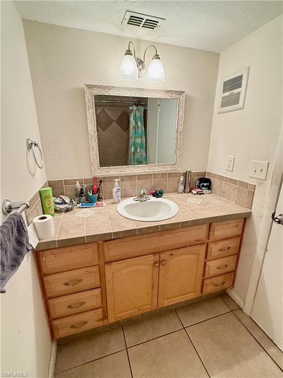 320 Hollywood ST, LEHIGH ACRES FL 33936-28