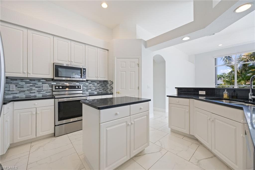 13717 Bald Cypress CIR-4