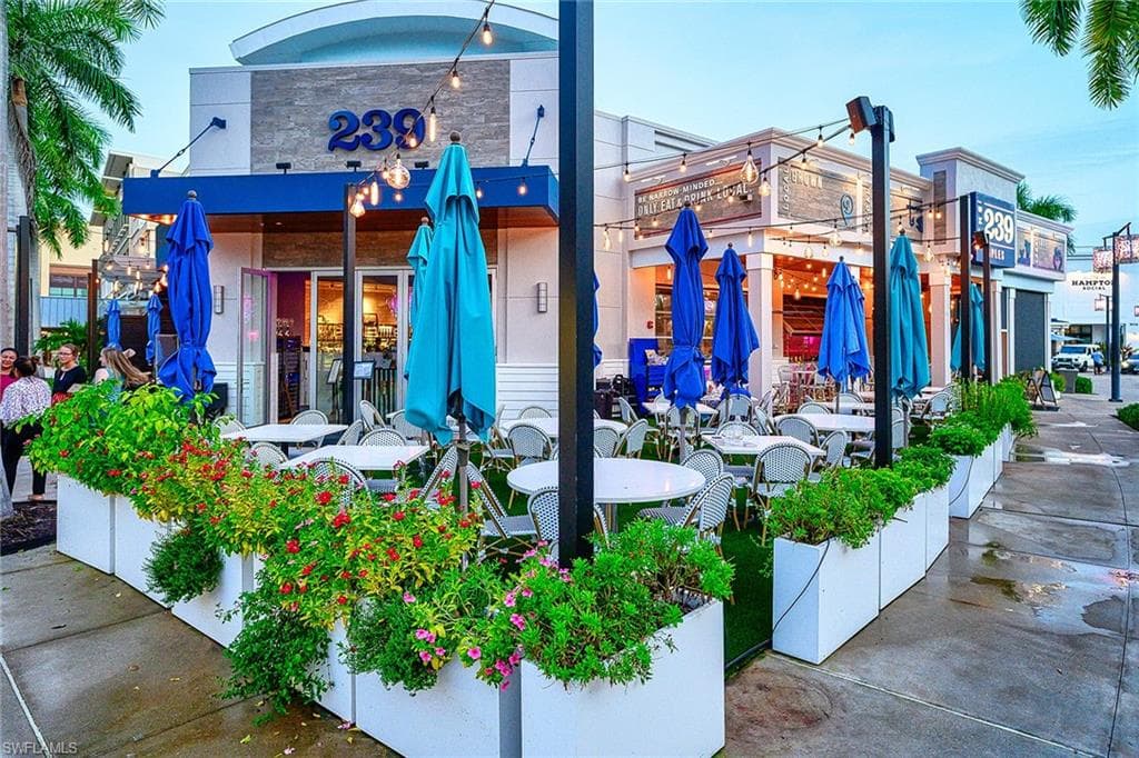 772 Reef Point CIR # 55, NAPLES FL 34108-32