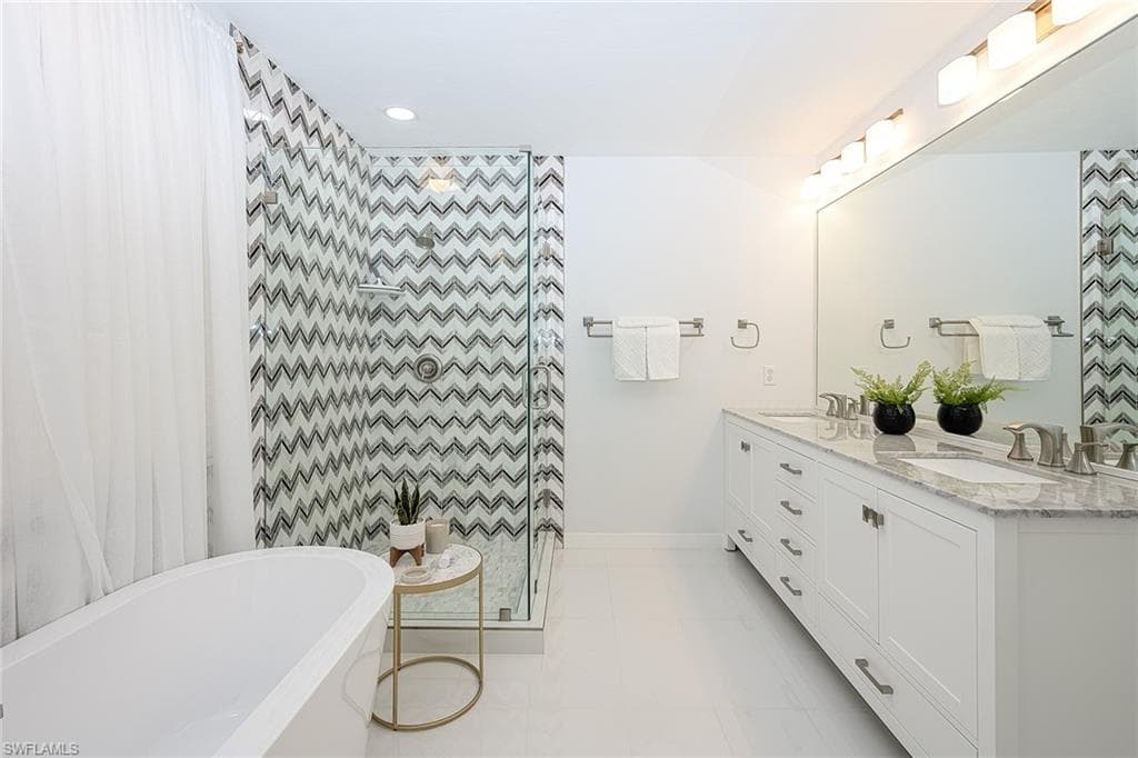 772 Reef Point CIR # 55, NAPLES FL 34108-18