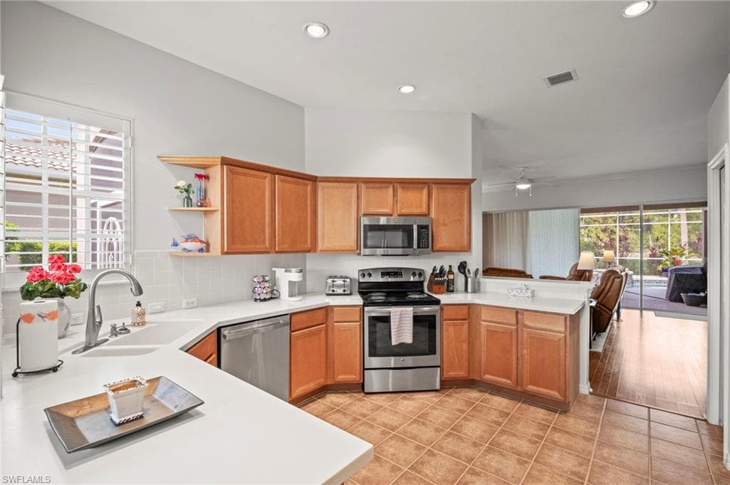 8625 Gleneagle Way, NAPLES FL 34120-11