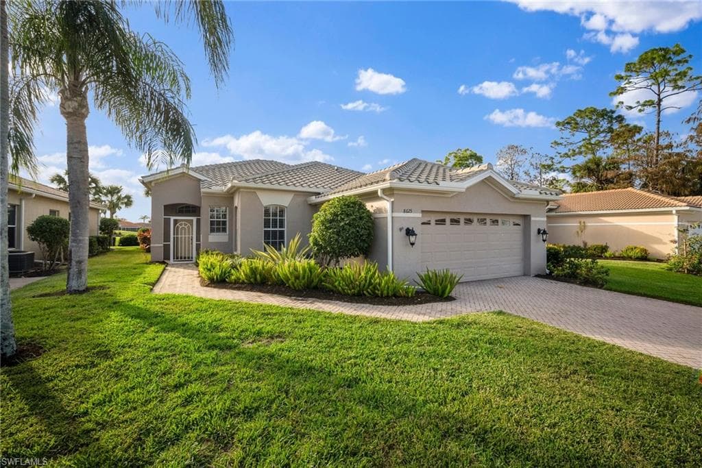 8625 Gleneagle Way, NAPLES FL 34120-2