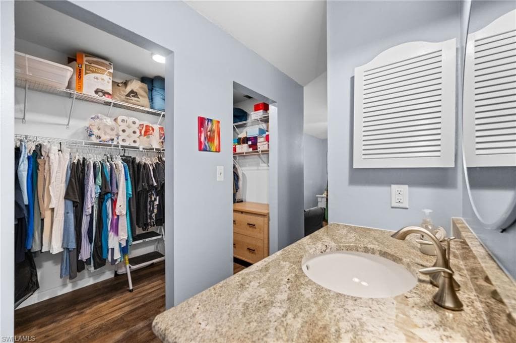 185 PALM DR # P, NAPLES FL 34112-15