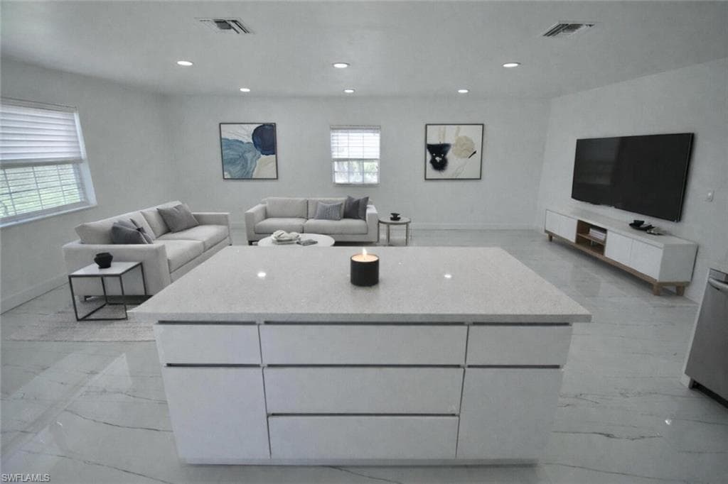 2116 Pineview RD, FORT MYERS FL 33901-1