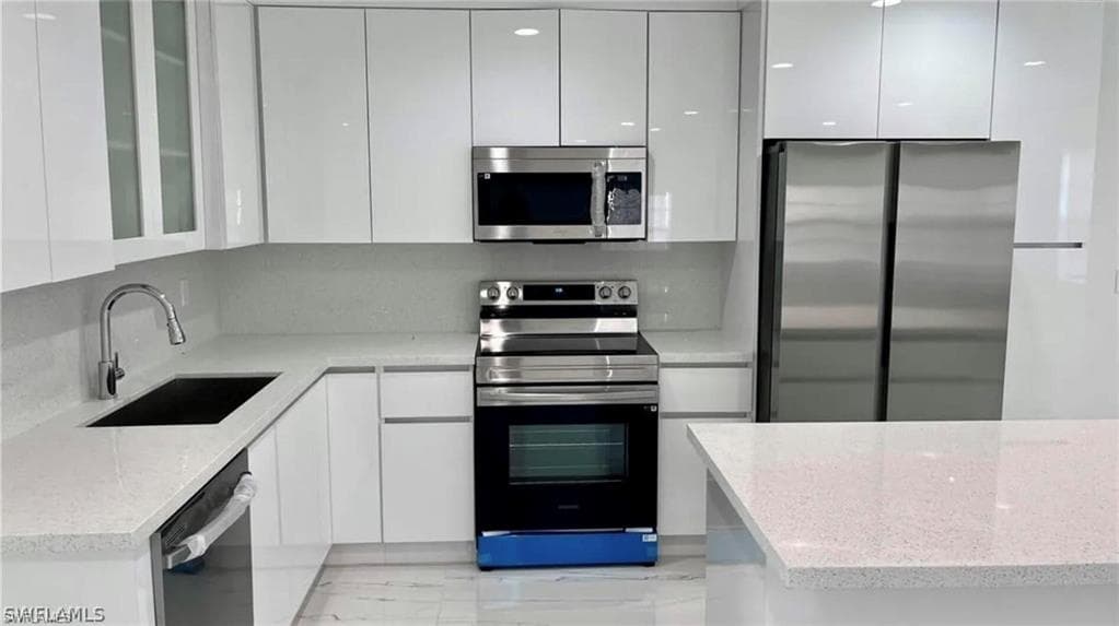 2116 Pineview RD, FORT MYERS FL 33901-5