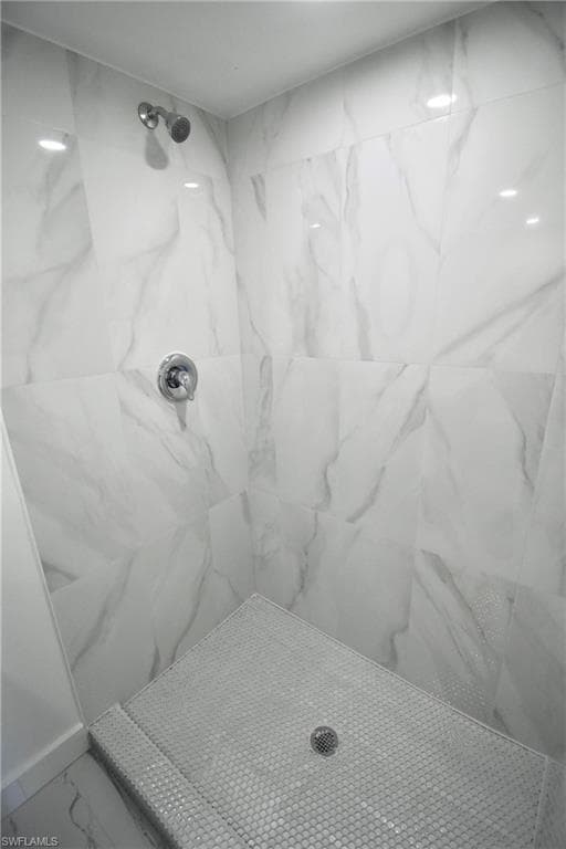 2116 Pineview RD, FORT MYERS FL 33901-16