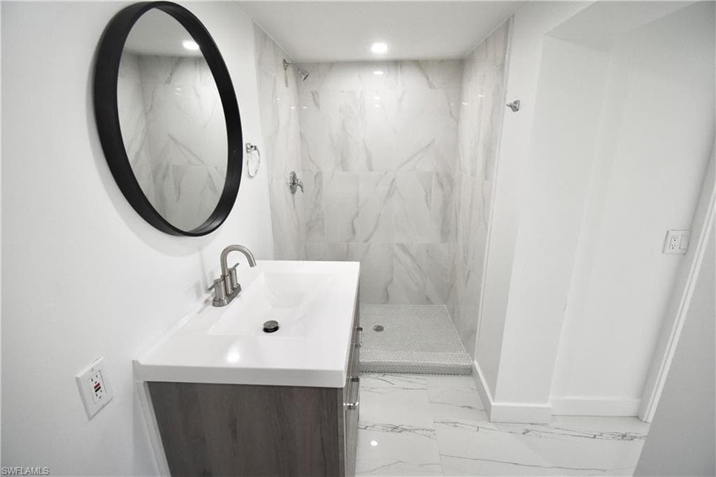 2116 Pineview RD, FORT MYERS FL 33901-15