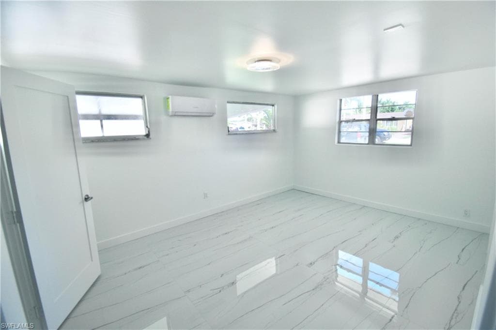 2116 Pineview RD, FORT MYERS FL 33901-11