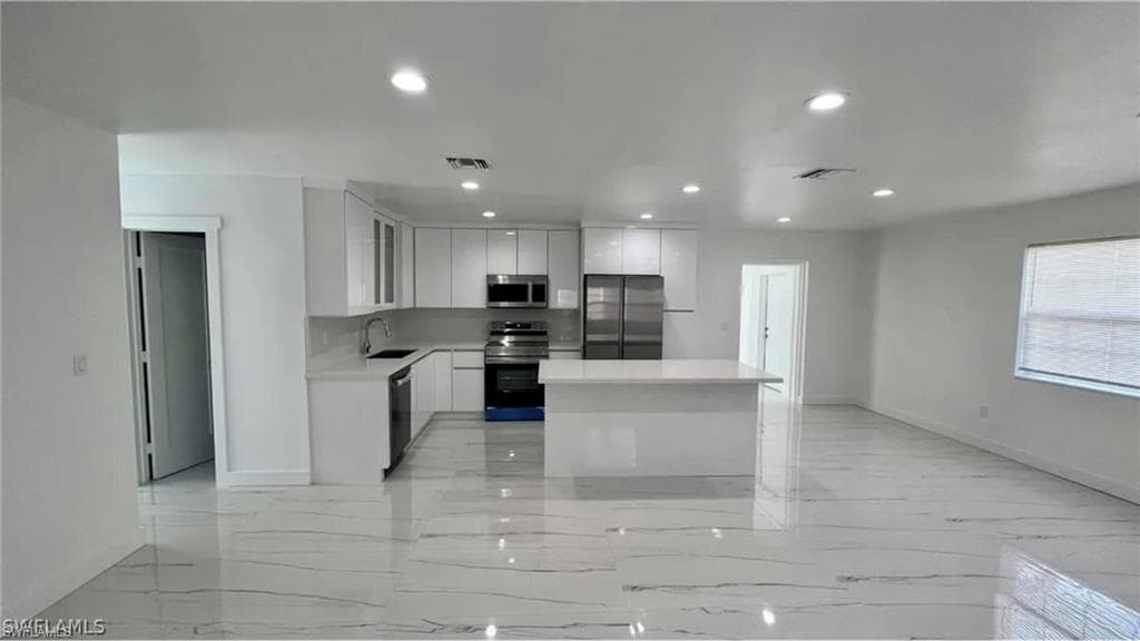 2116 Pineview RD, FORT MYERS FL 33901-4