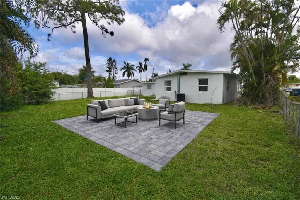 2116 Pineview RD, FORT MYERS FL 33901-23