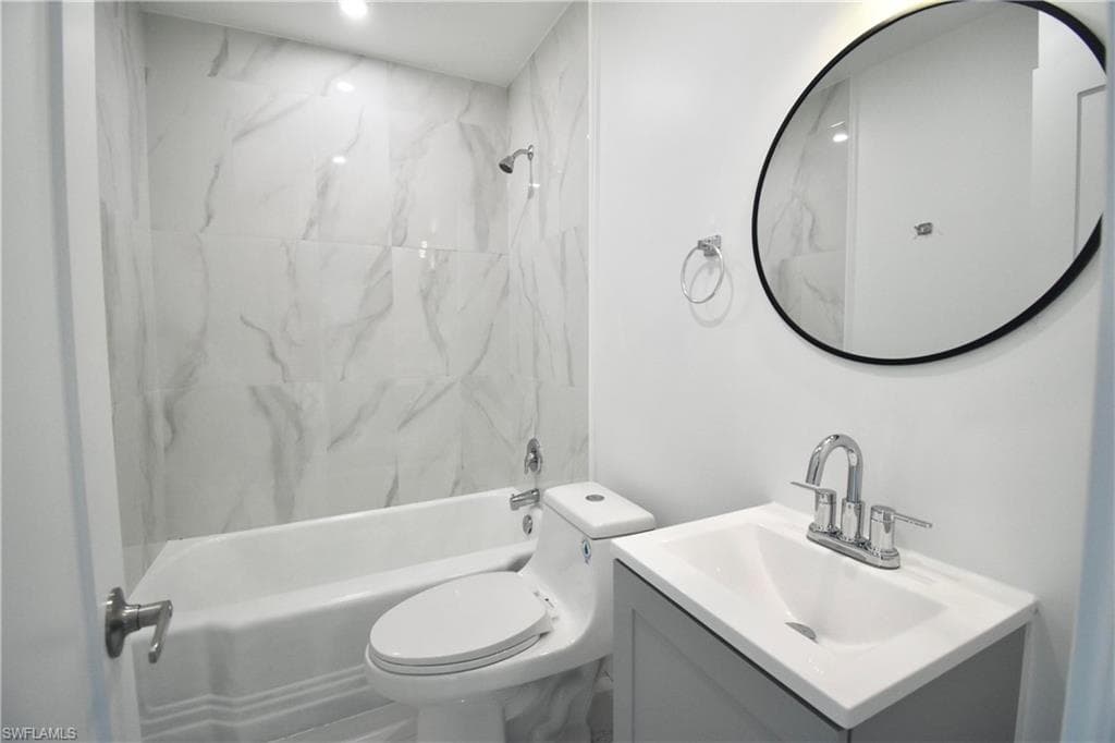 2116 Pineview RD, FORT MYERS FL 33901-18