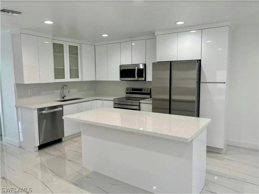 2116 Pineview RD, FORT MYERS FL 33901-3