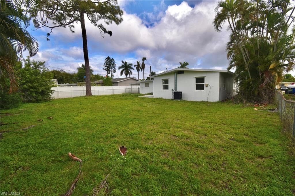 2116 Pineview RD, FORT MYERS FL 33901-24