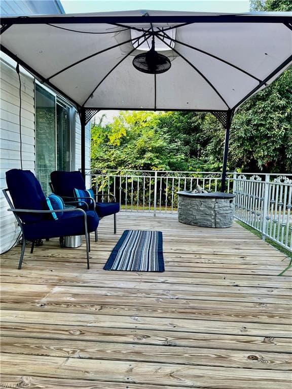 7623/7621 Breeze DR, NORTH FORT MYERS FL 33917-25