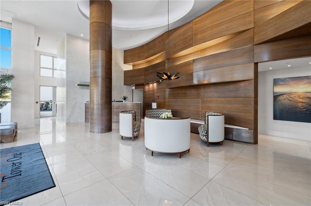 3000 Oasis Grand BLVD # 2702, FORT MYERS FL 33916-1