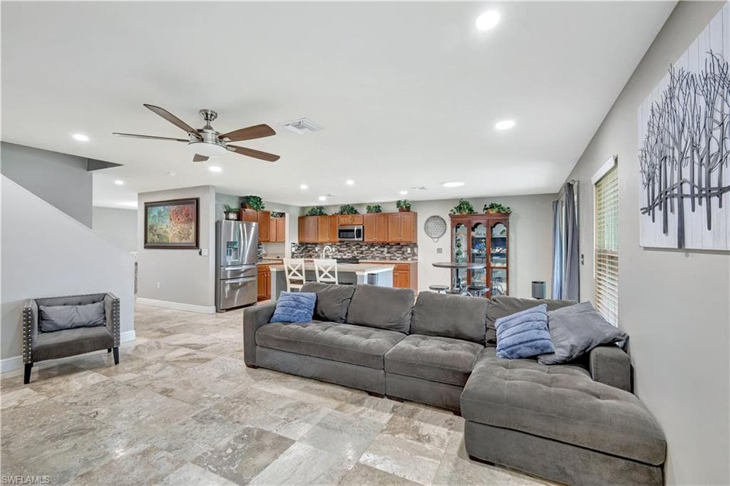 10337 Canal Brook LN, LEHIGH ACRES FL 33936-2