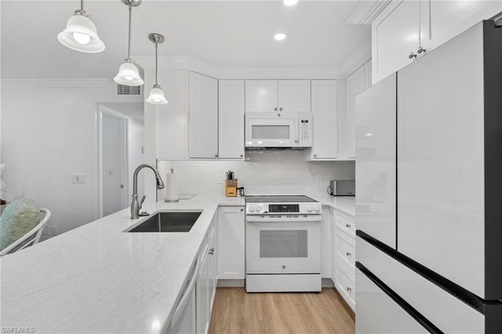 845 E Gulf DR # 121, SANIBEL FL 33957-9