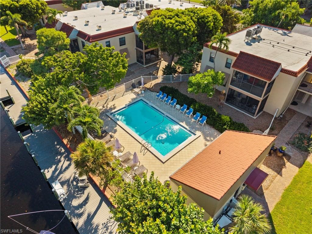 845 E Gulf DR # 121, SANIBEL FL 33957-44