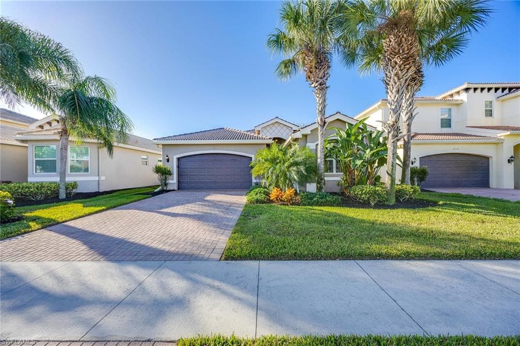6542 Marbella DR, NAPLES FL 34105-1