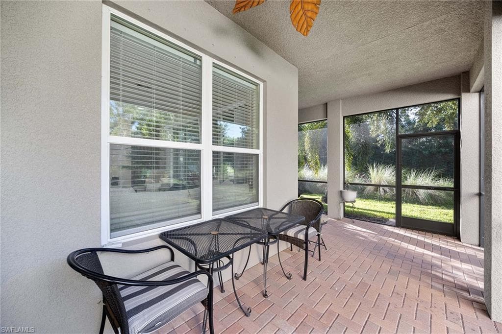 6542 Marbella DR, NAPLES FL 34105-28