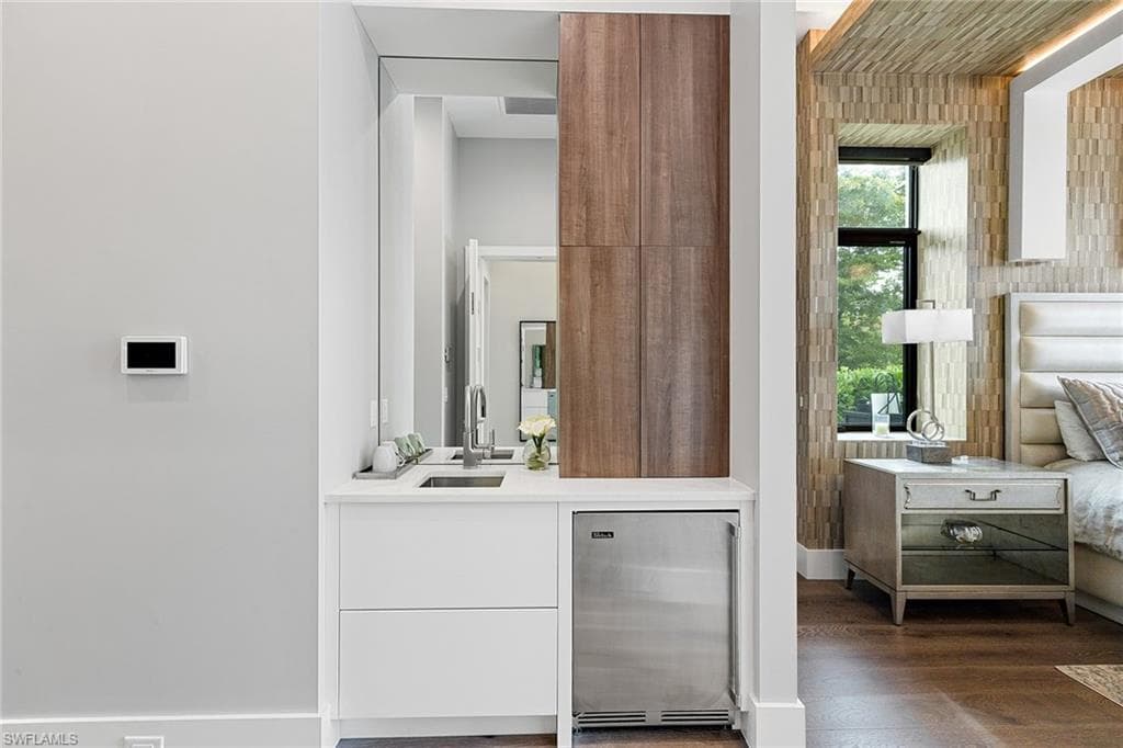 607 Myrtle RD, NAPLES FL 34108-26