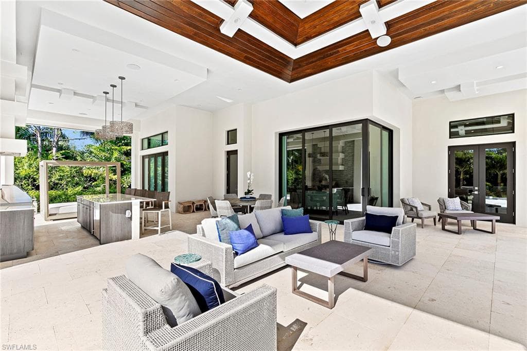 607 Myrtle RD, NAPLES FL 34108-16