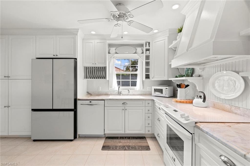 38 7th ST, BONITA SPRINGS FL 34134-3