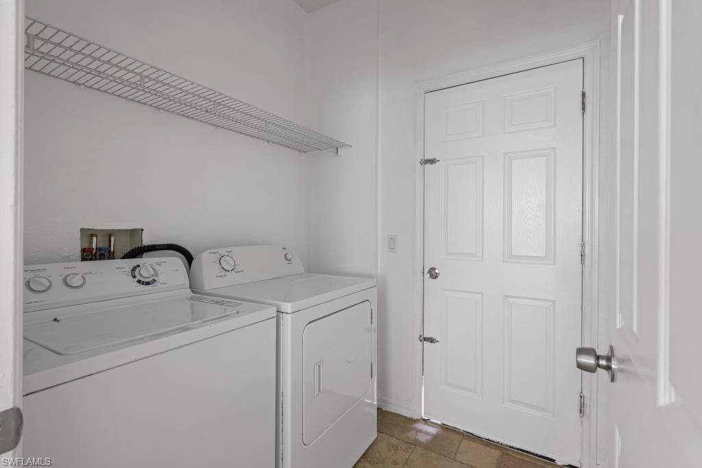 2800 Amberwood LN, NAPLES FL 34120-9