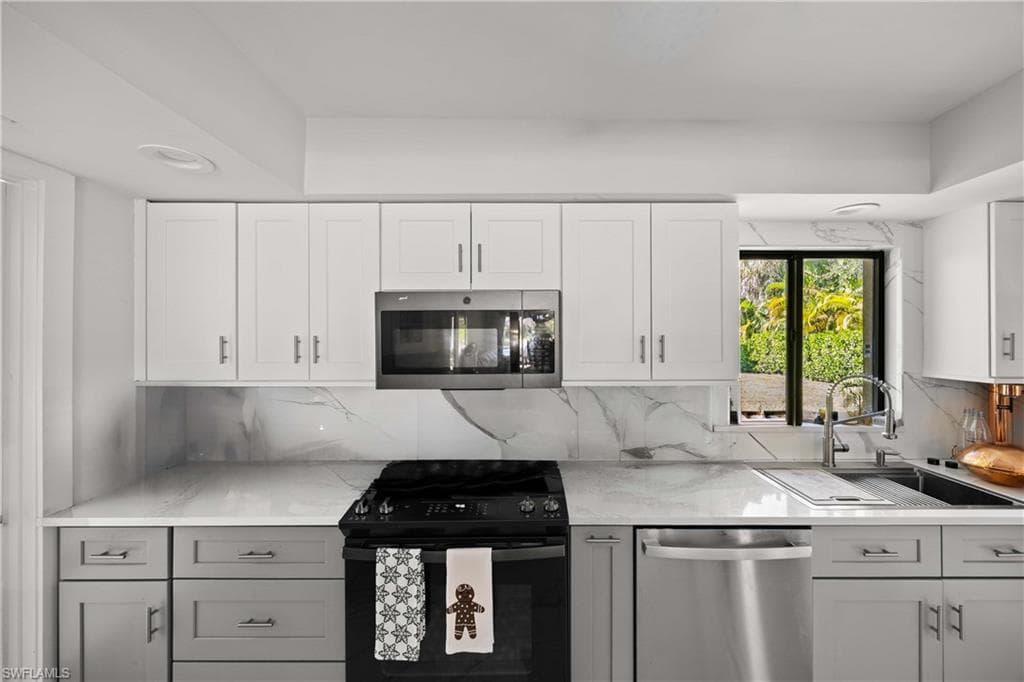 1890 Oakes BLVD # A, NAPLES FL 34119-6