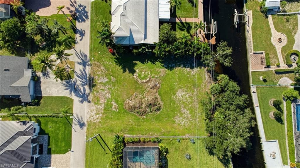 27090 Holly LN-19