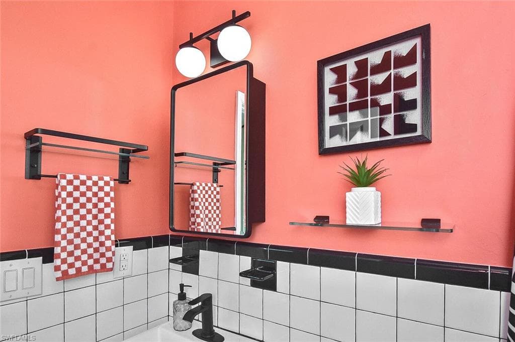 1922 Flamingo DR, NORTH FORT MYERS FL 33917-15