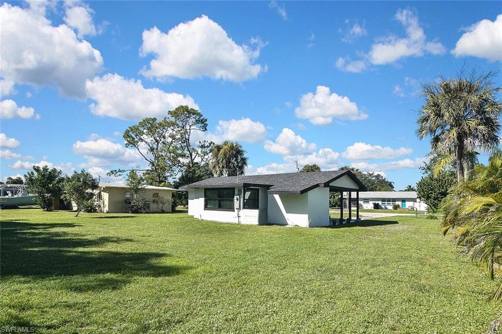 1922 Flamingo DR, NORTH FORT MYERS FL 33917-35